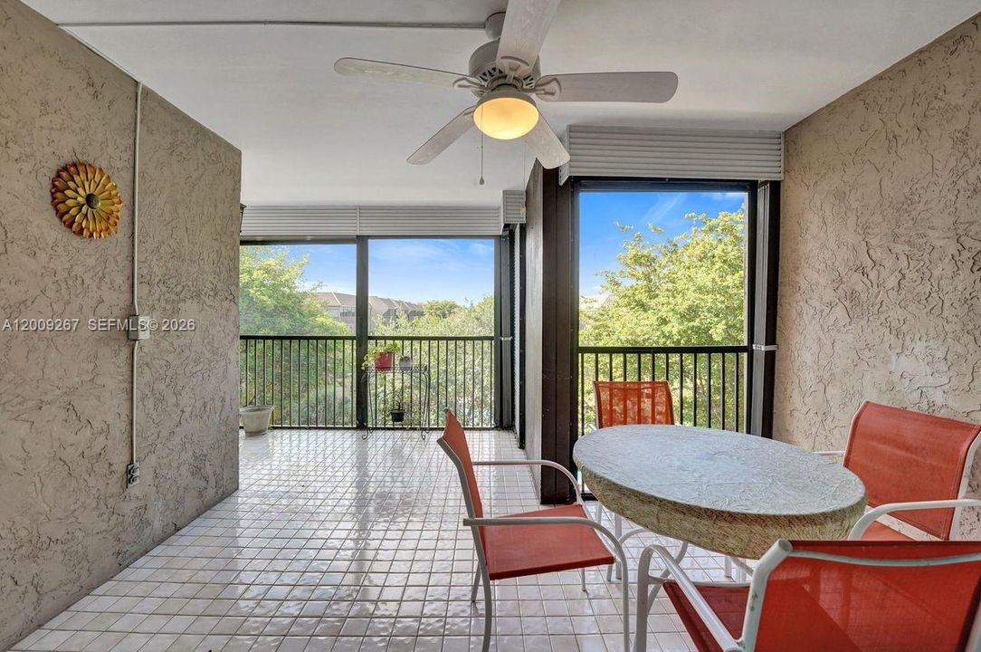 En Venta: $299,900 (2 camas, 2 baños, 1383 Pies cuadrados)