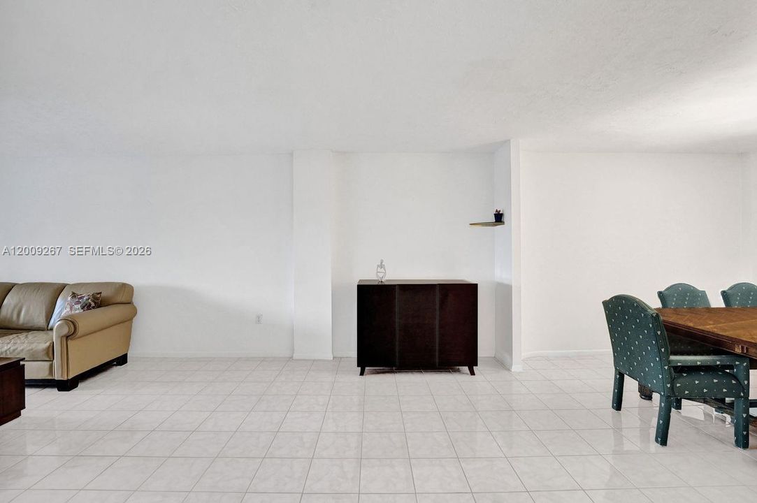 En Venta: $299,900 (2 camas, 2 baños, 1383 Pies cuadrados)