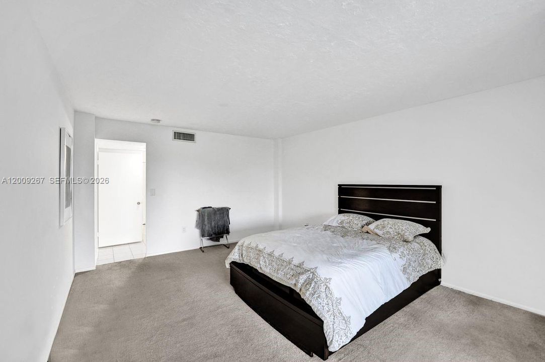 En Venta: $299,900 (2 camas, 2 baños, 1383 Pies cuadrados)