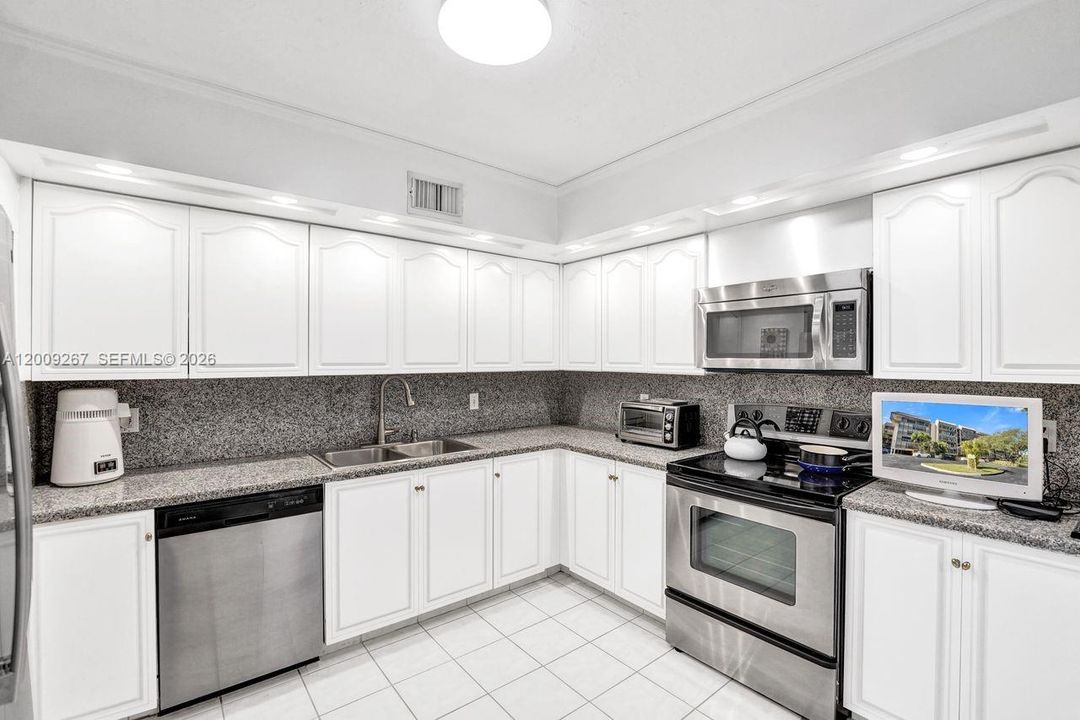 En Venta: $299,900 (2 camas, 2 baños, 1383 Pies cuadrados)