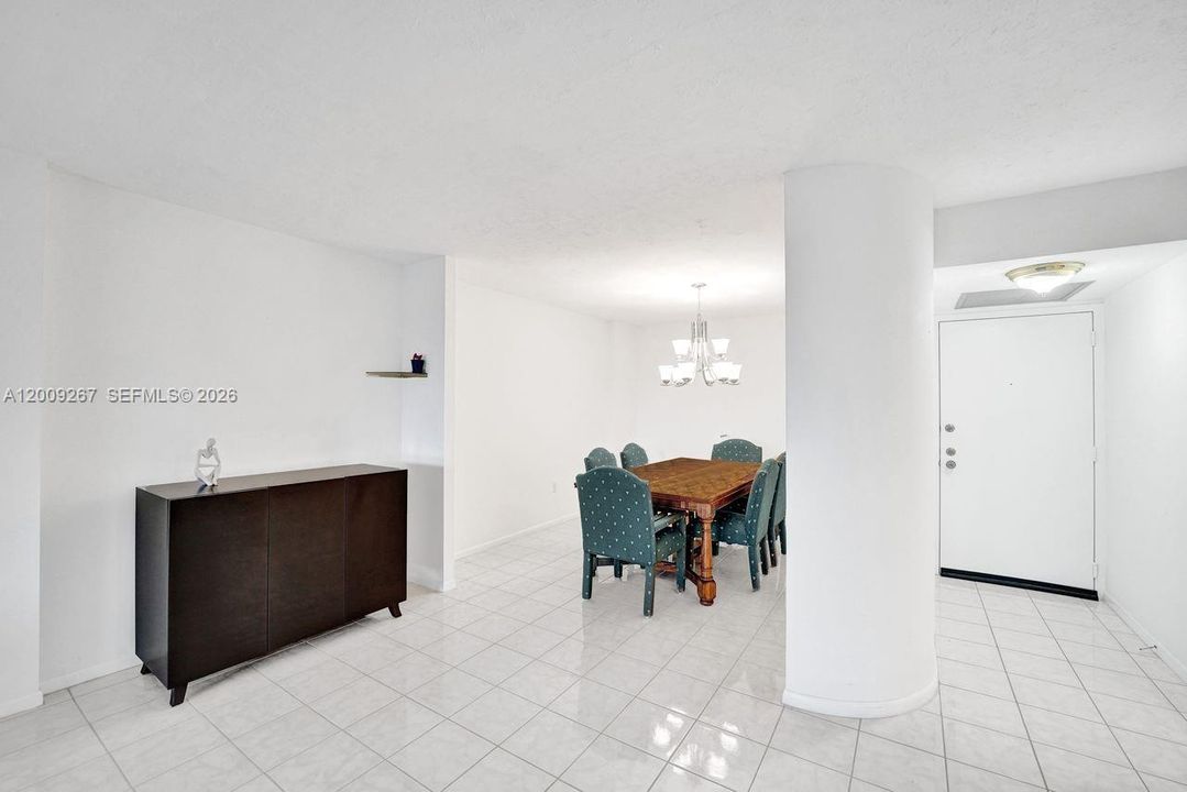 En Venta: $299,900 (2 camas, 2 baños, 1383 Pies cuadrados)