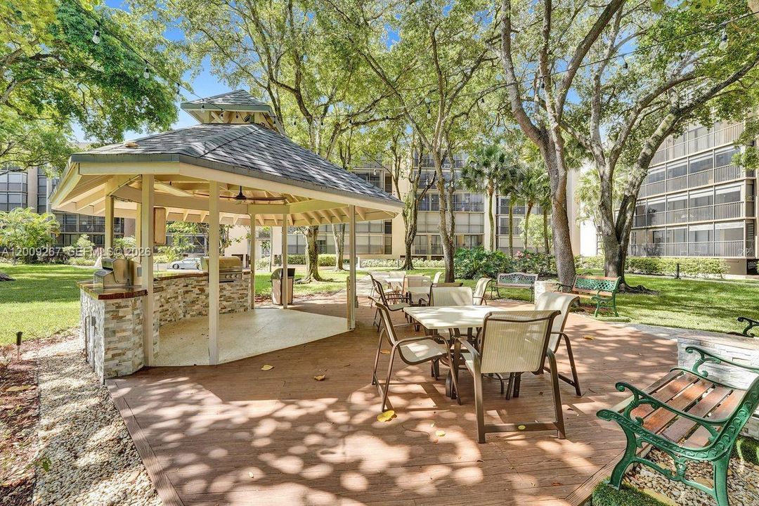 En Venta: $299,900 (2 camas, 2 baños, 1383 Pies cuadrados)
