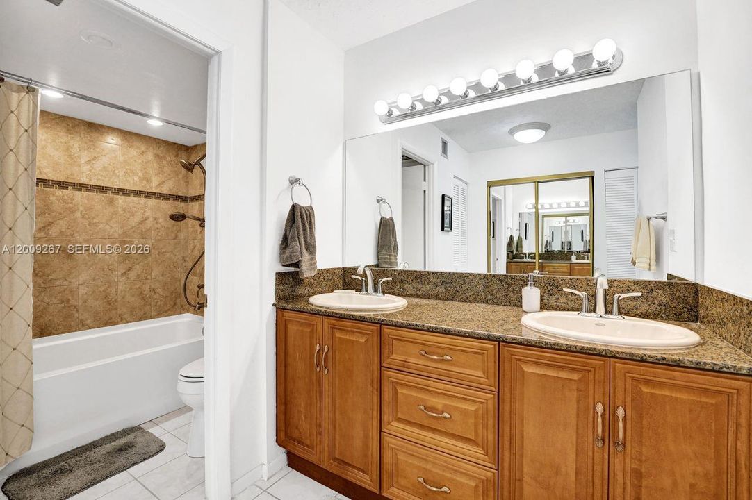 En Venta: $299,900 (2 camas, 2 baños, 1383 Pies cuadrados)