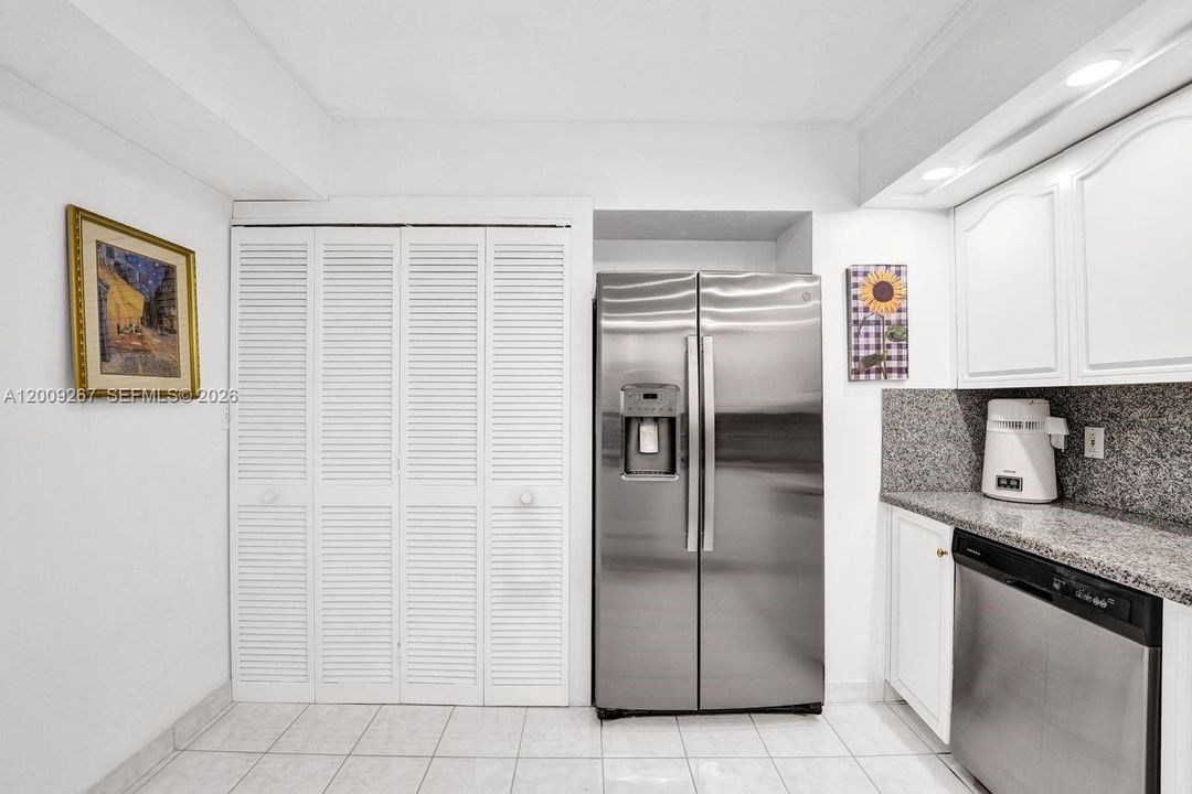En Venta: $299,900 (2 camas, 2 baños, 1383 Pies cuadrados)
