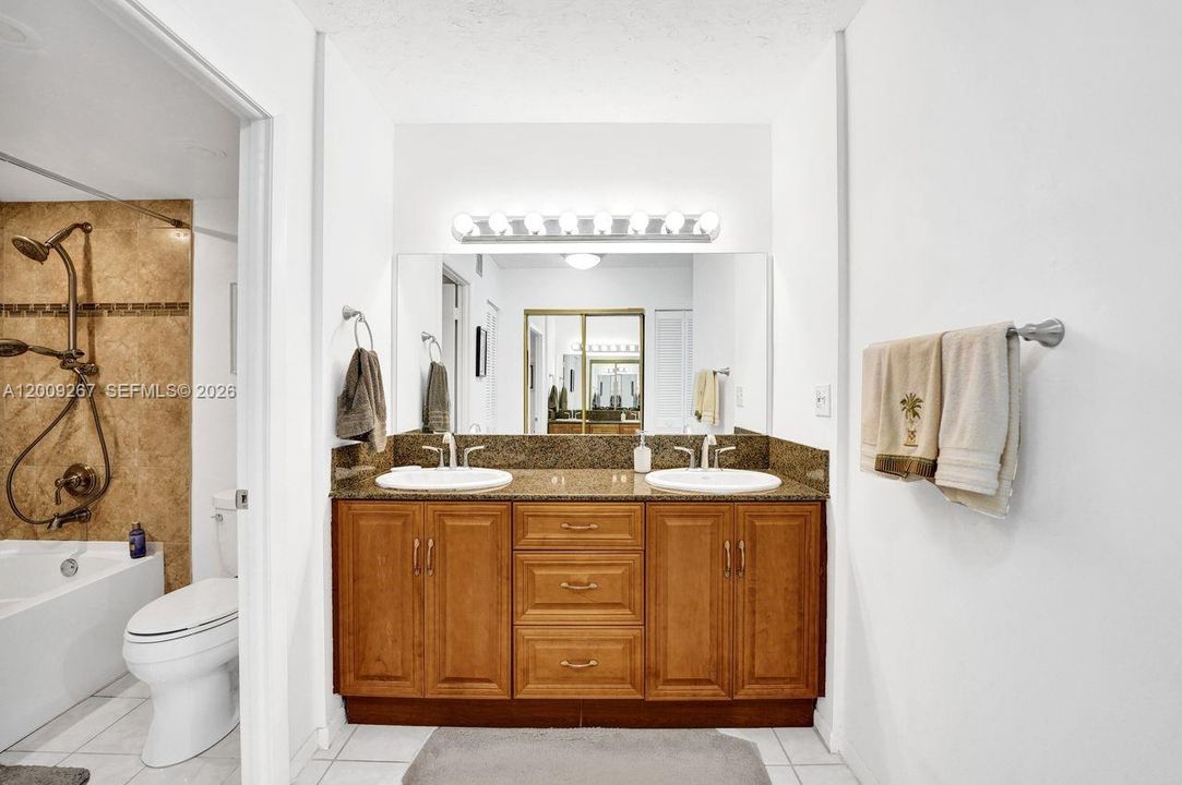 En Venta: $299,900 (2 camas, 2 baños, 1383 Pies cuadrados)