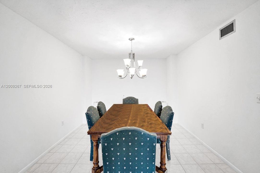 En Venta: $299,900 (2 camas, 2 baños, 1383 Pies cuadrados)
