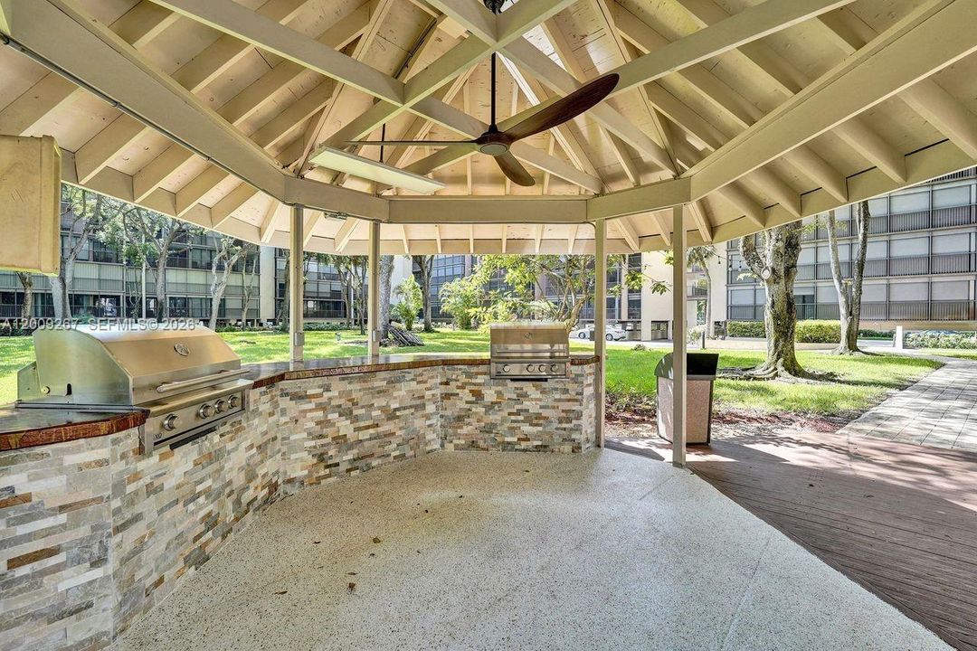 En Venta: $299,900 (2 camas, 2 baños, 1383 Pies cuadrados)