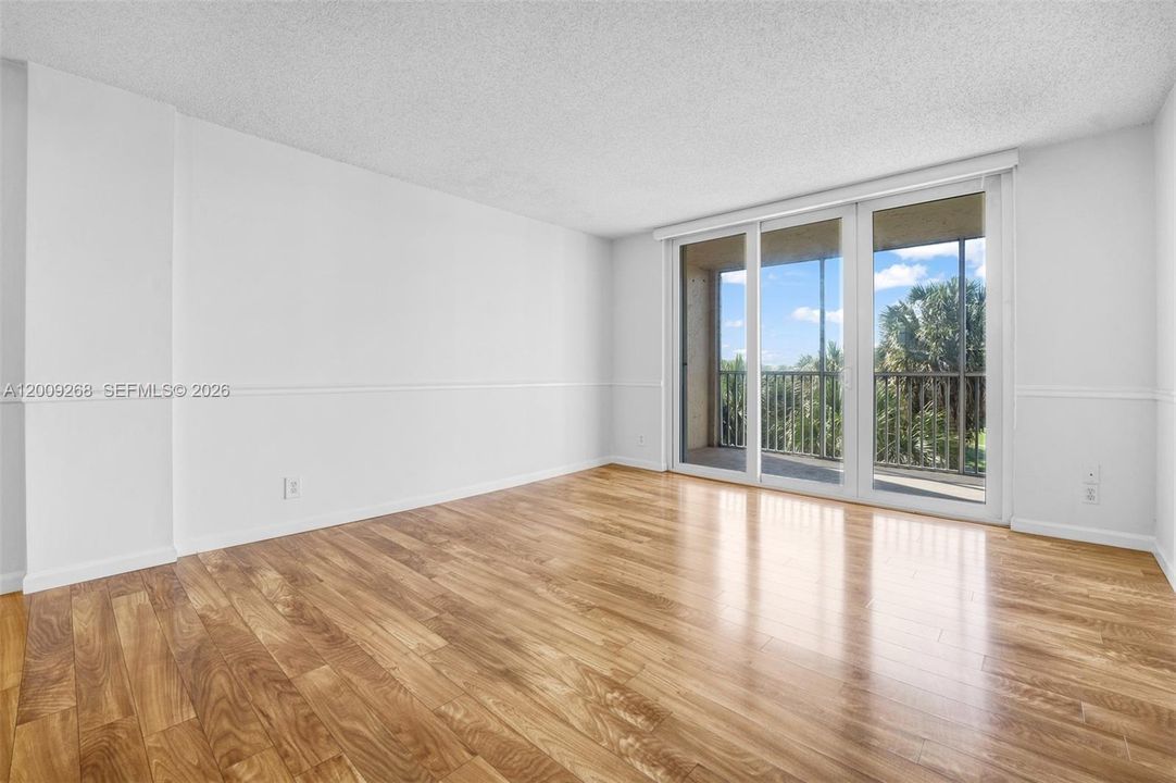 En Venta: $209,000 (2 camas, 2 baños, 1015 Pies cuadrados)