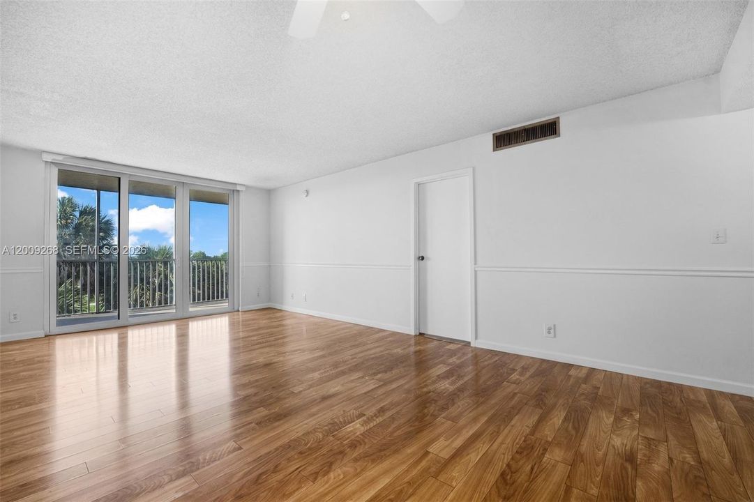 En Venta: $209,000 (2 camas, 2 baños, 1015 Pies cuadrados)