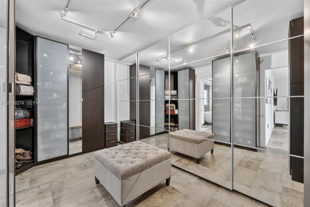 В аренду: $14,500 (5 спален, 4 ванн, 3261 Квадратных фут)