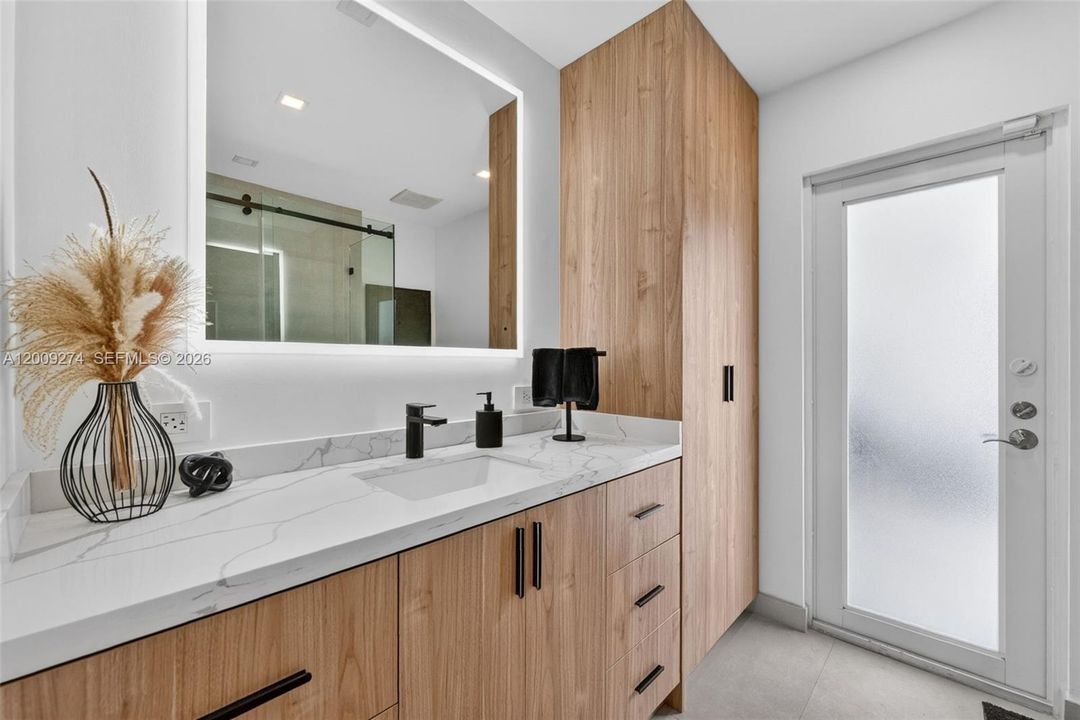 В аренду: $14,500 (5 спален, 4 ванн, 3261 Квадратных фут)