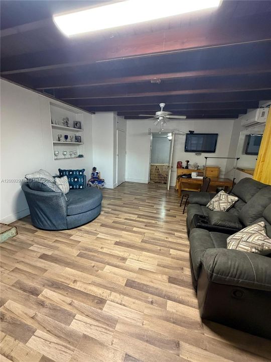 En Venta: $549,900 (0 camas, 0 baños, 2085 Pies cuadrados)