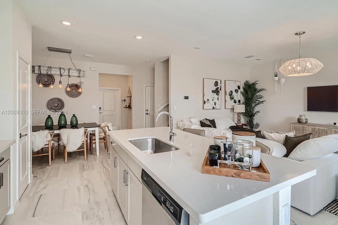 Active With Contract: $329,900 (3 beds, 2 baths, 1712 Square Feet)