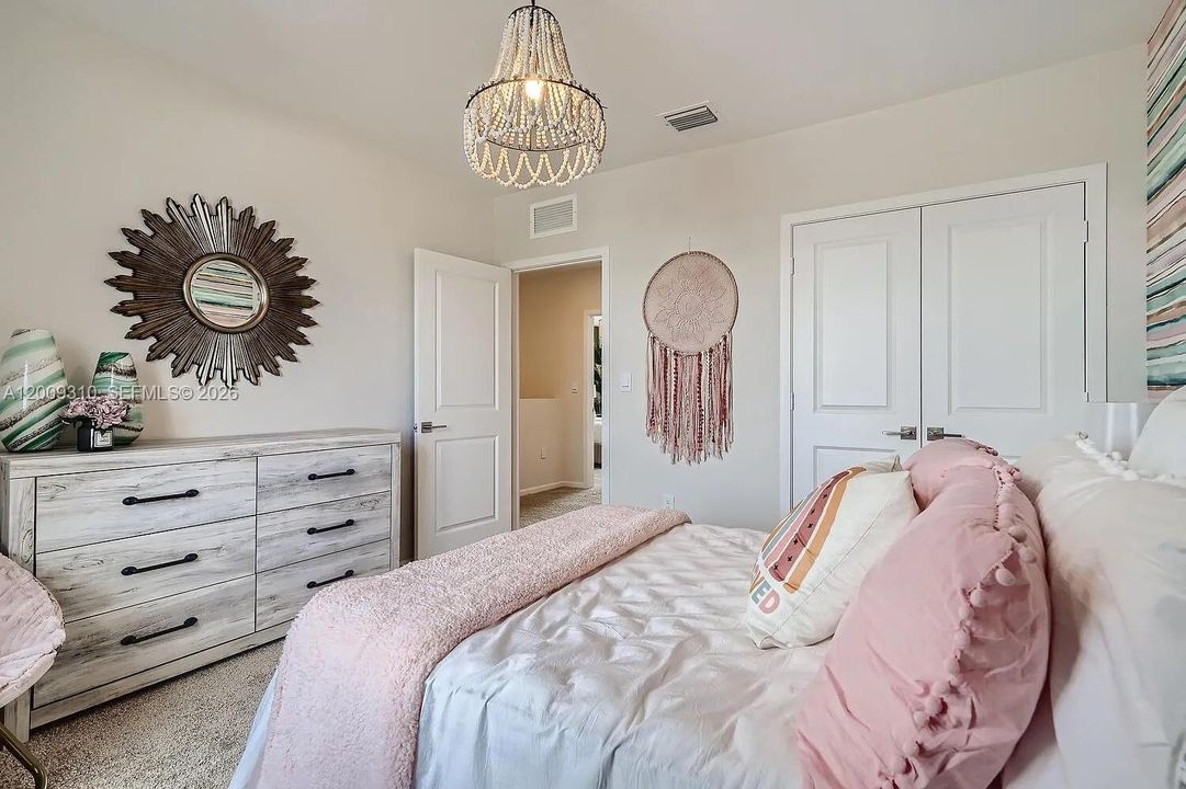 Active With Contract: $329,900 (3 beds, 2 baths, 1712 Square Feet)