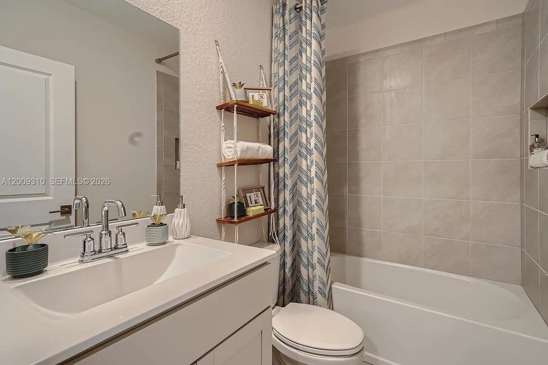Active With Contract: $329,900 (3 beds, 2 baths, 1712 Square Feet)