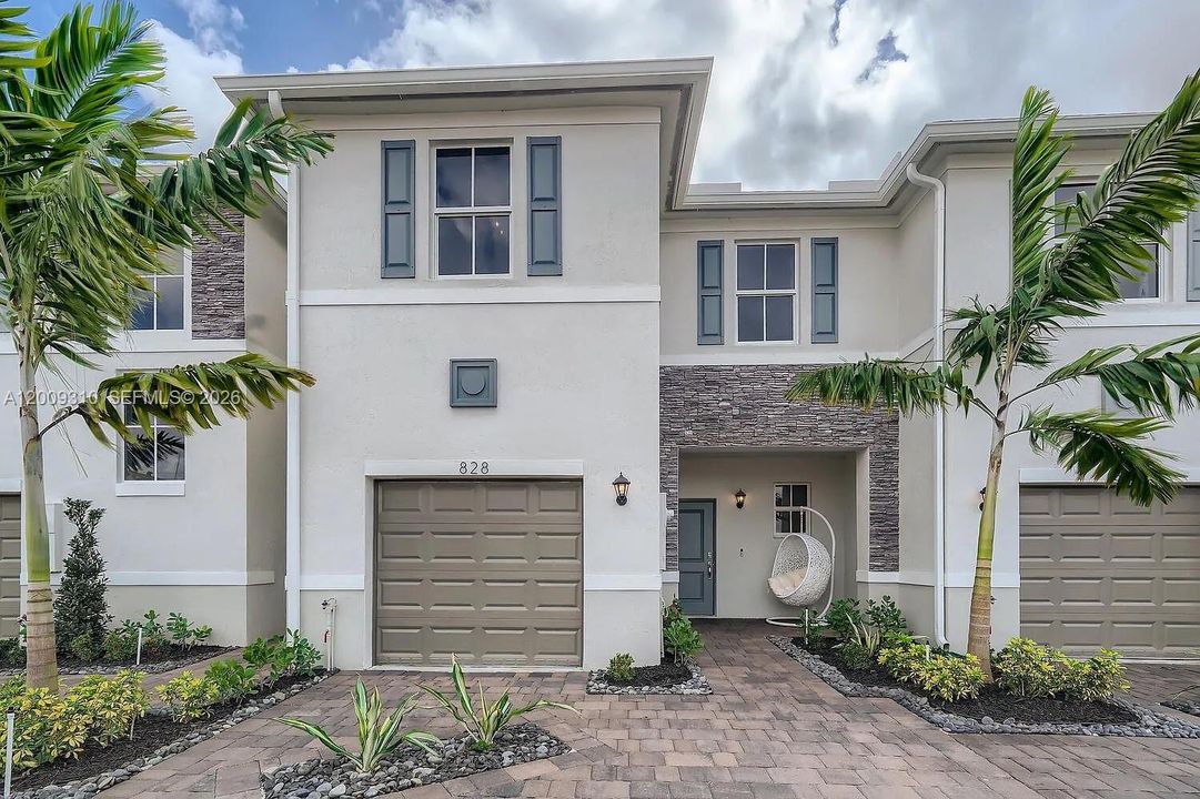 Active With Contract: $329,900 (3 beds, 2 baths, 1712 Square Feet)