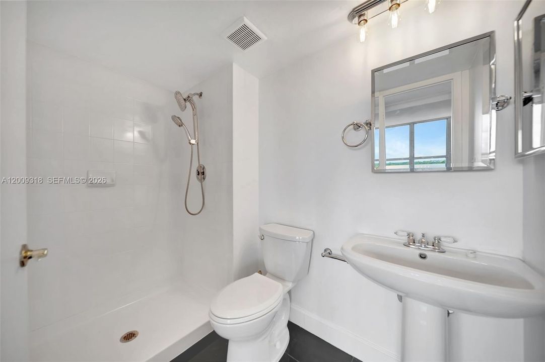 For Sale: $450,000 (2 beds, 2 baths, 1219 Square Feet)