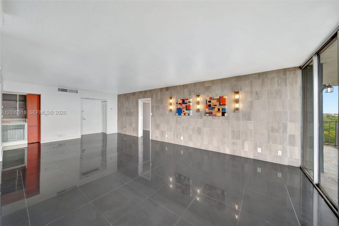 For Sale: $450,000 (2 beds, 2 baths, 1219 Square Feet)