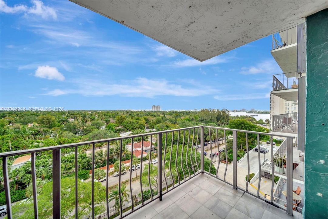 For Sale: $450,000 (2 beds, 2 baths, 1219 Square Feet)