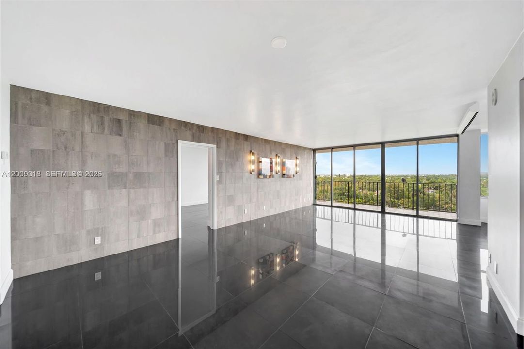 For Sale: $450,000 (2 beds, 2 baths, 1219 Square Feet)