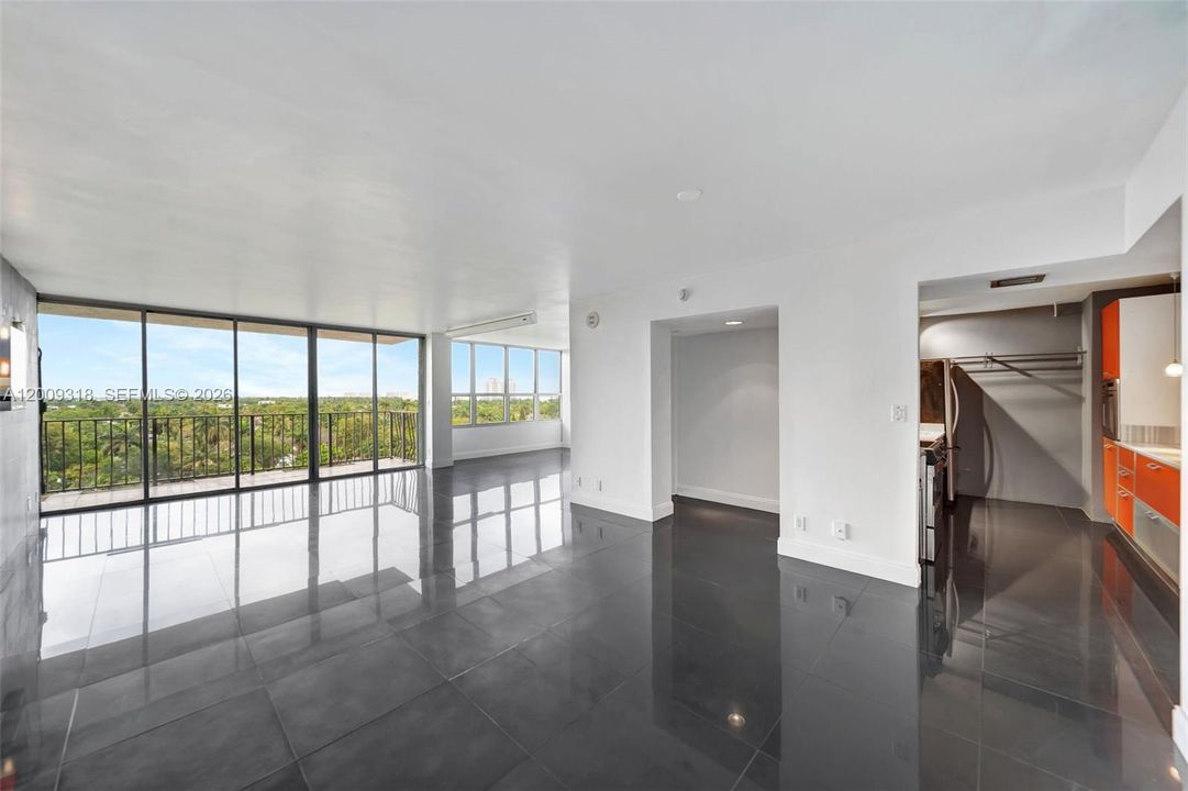 For Sale: $450,000 (2 beds, 2 baths, 1219 Square Feet)