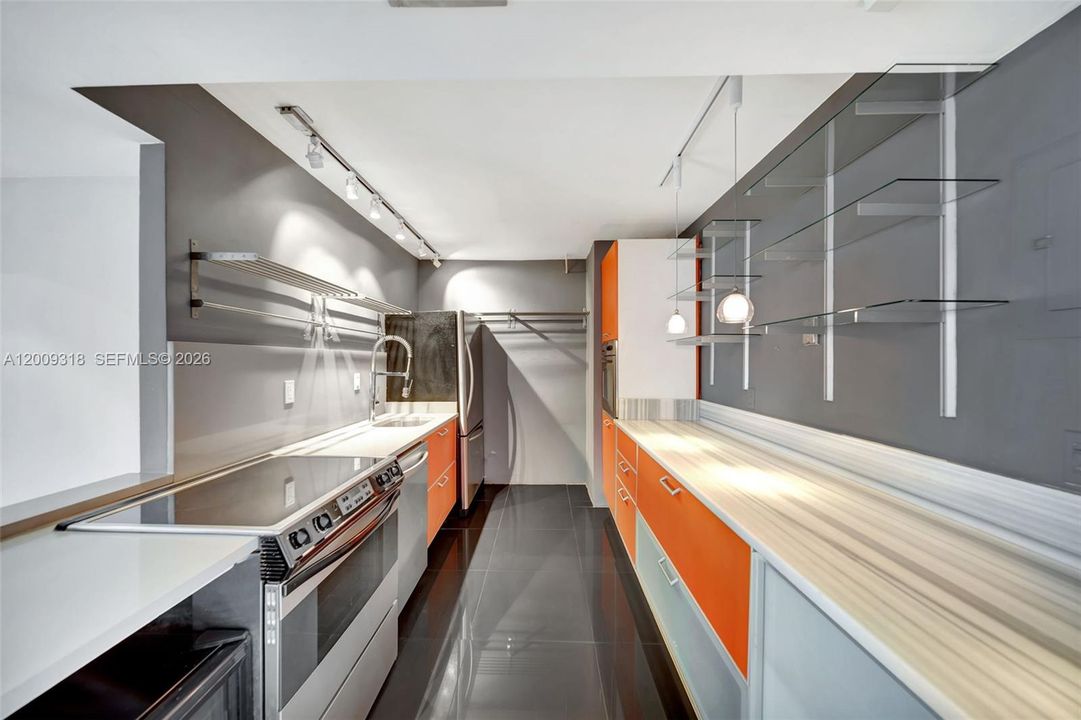 For Sale: $450,000 (2 beds, 2 baths, 1219 Square Feet)