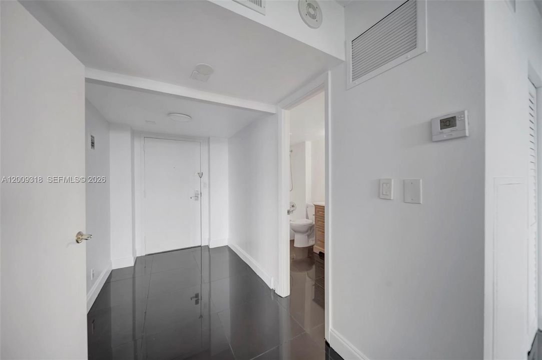 For Sale: $450,000 (2 beds, 2 baths, 1219 Square Feet)