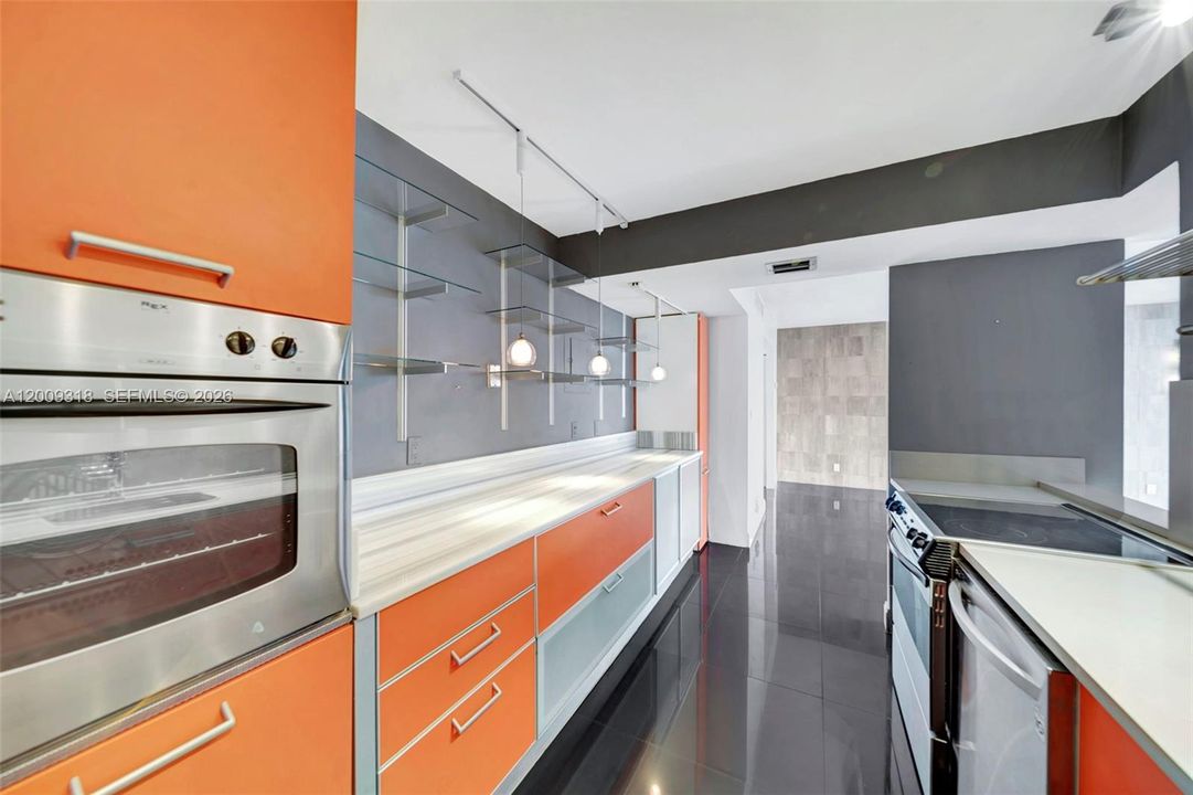 For Sale: $450,000 (2 beds, 2 baths, 1219 Square Feet)