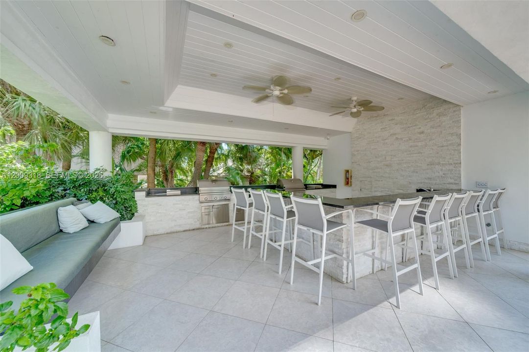 For Sale: $450,000 (2 beds, 2 baths, 1219 Square Feet)