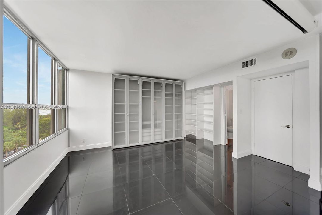 For Sale: $450,000 (2 beds, 2 baths, 1219 Square Feet)
