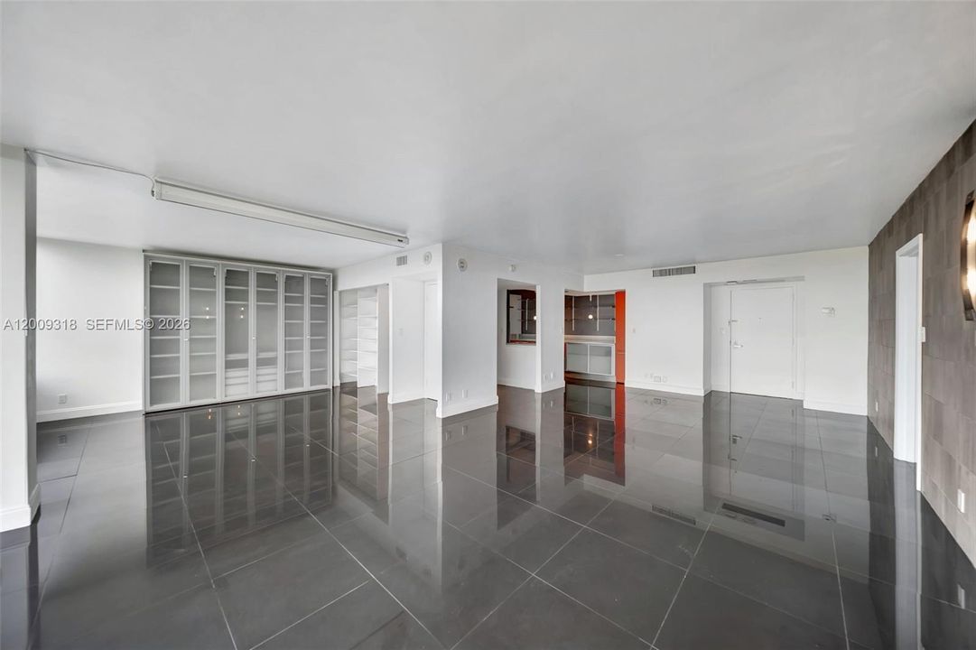 For Sale: $450,000 (2 beds, 2 baths, 1219 Square Feet)