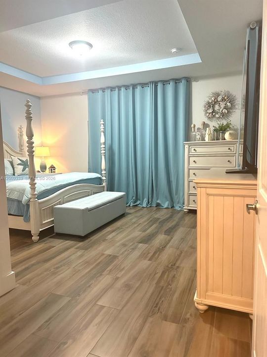 En Venta: $695,000 (4 camas, 2 baños, 2143 Pies cuadrados)