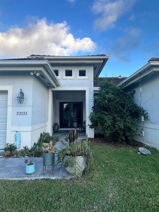 En Venta: $695,000 (4 camas, 2 baños, 2143 Pies cuadrados)