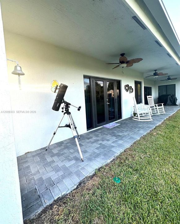 En Venta: $695,000 (4 camas, 2 baños, 2143 Pies cuadrados)