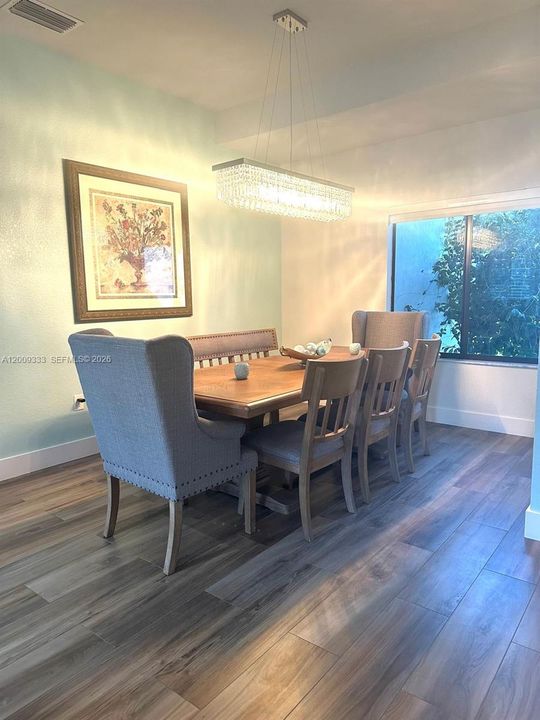 En Venta: $695,000 (4 camas, 2 baños, 2143 Pies cuadrados)