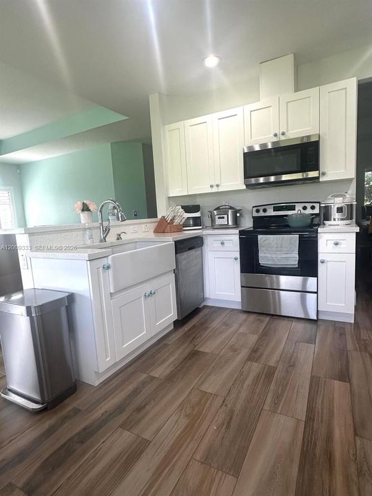 En Venta: $695,000 (4 camas, 2 baños, 2143 Pies cuadrados)