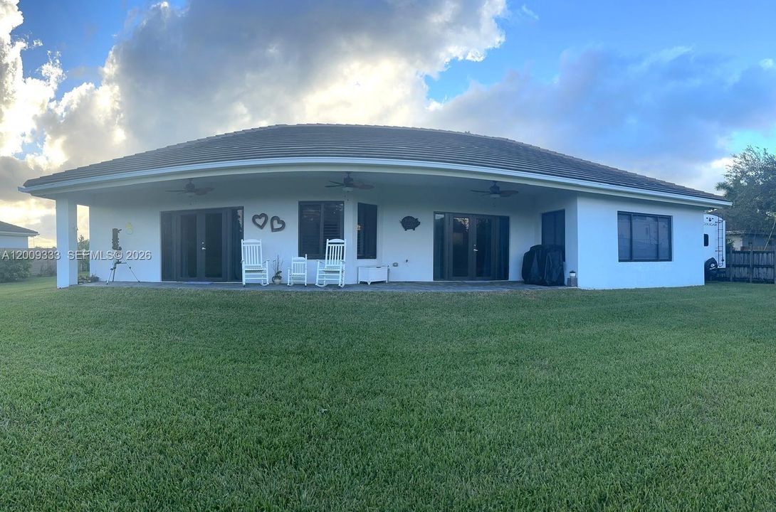 En Venta: $695,000 (4 camas, 2 baños, 2143 Pies cuadrados)