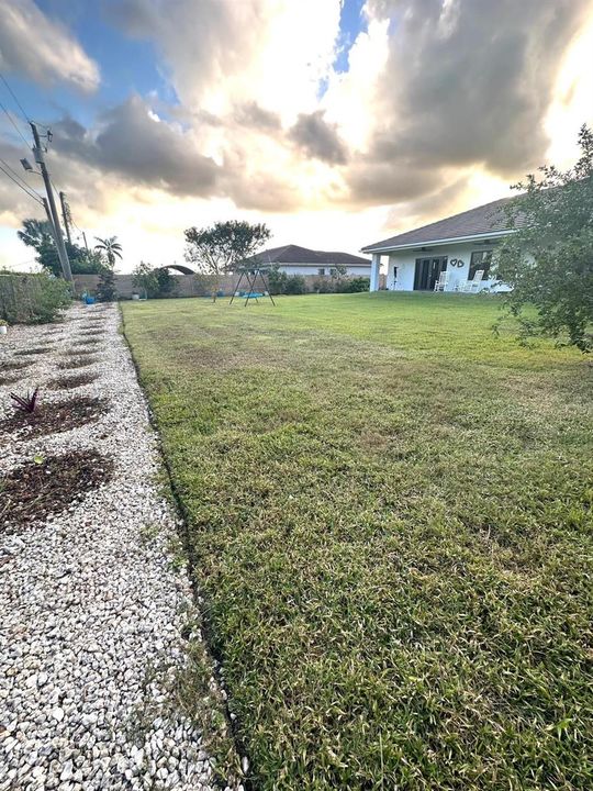 En Venta: $695,000 (4 camas, 2 baños, 2143 Pies cuadrados)