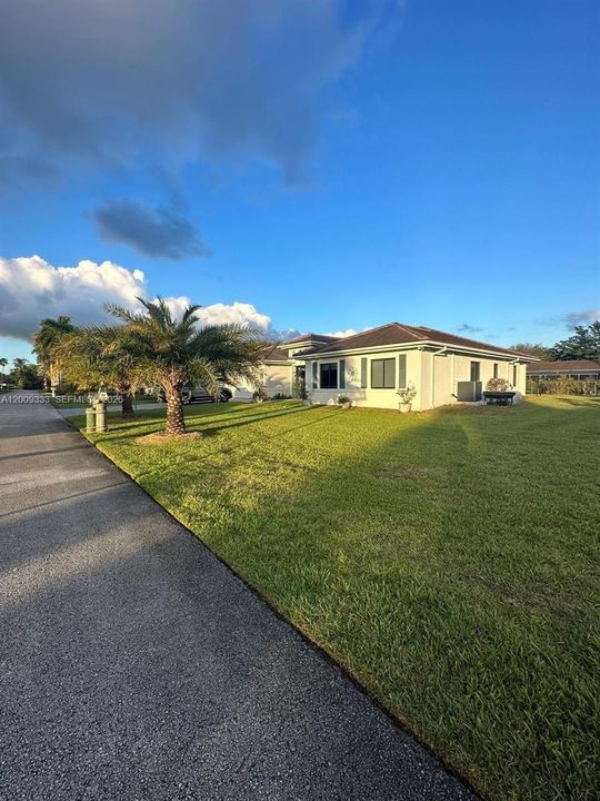 En Venta: $695,000 (4 camas, 2 baños, 2143 Pies cuadrados)