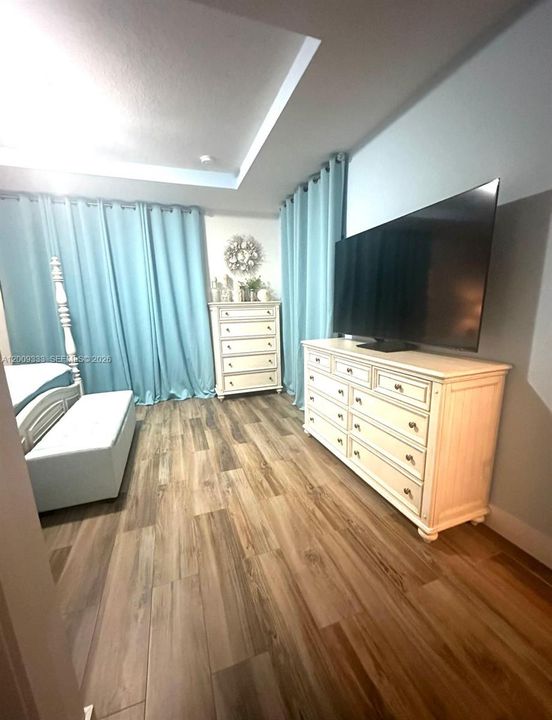 En Venta: $695,000 (4 camas, 2 baños, 2143 Pies cuadrados)