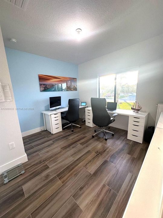 En Venta: $695,000 (4 camas, 2 baños, 2143 Pies cuadrados)