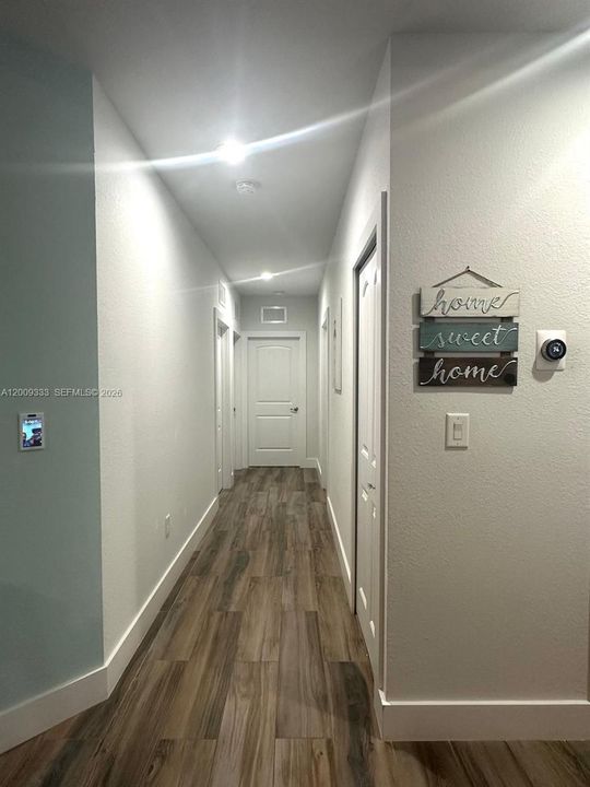 En Venta: $695,000 (4 camas, 2 baños, 2143 Pies cuadrados)