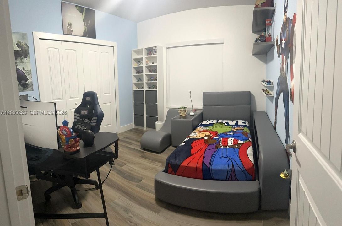 En Venta: $695,000 (4 camas, 2 baños, 2143 Pies cuadrados)