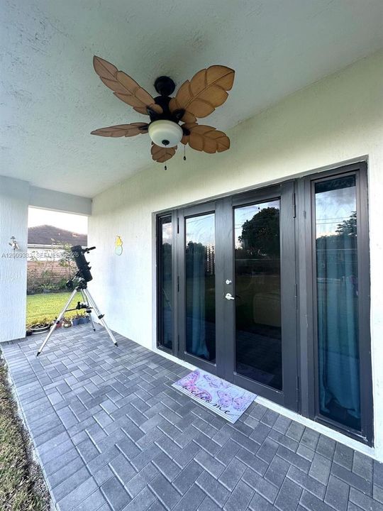 En Venta: $695,000 (4 camas, 2 baños, 2143 Pies cuadrados)
