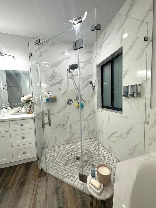 En Venta: $695,000 (4 camas, 2 baños, 2143 Pies cuadrados)