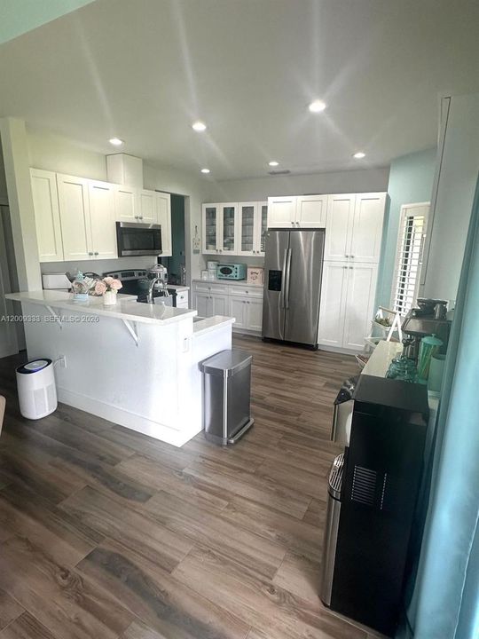 En Venta: $695,000 (4 camas, 2 baños, 2143 Pies cuadrados)