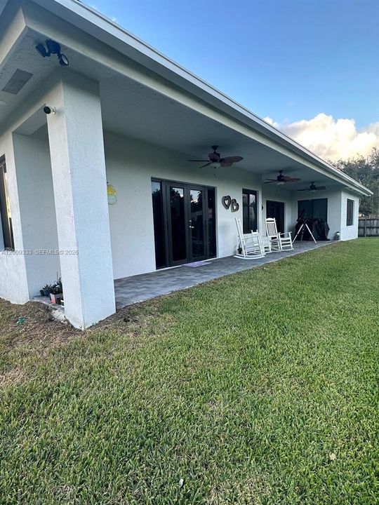 En Venta: $695,000 (4 camas, 2 baños, 2143 Pies cuadrados)
