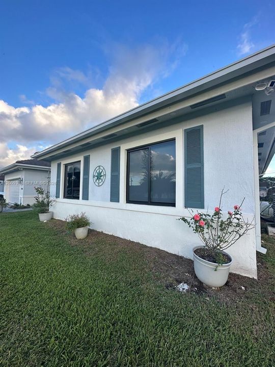 En Venta: $695,000 (4 camas, 2 baños, 2143 Pies cuadrados)