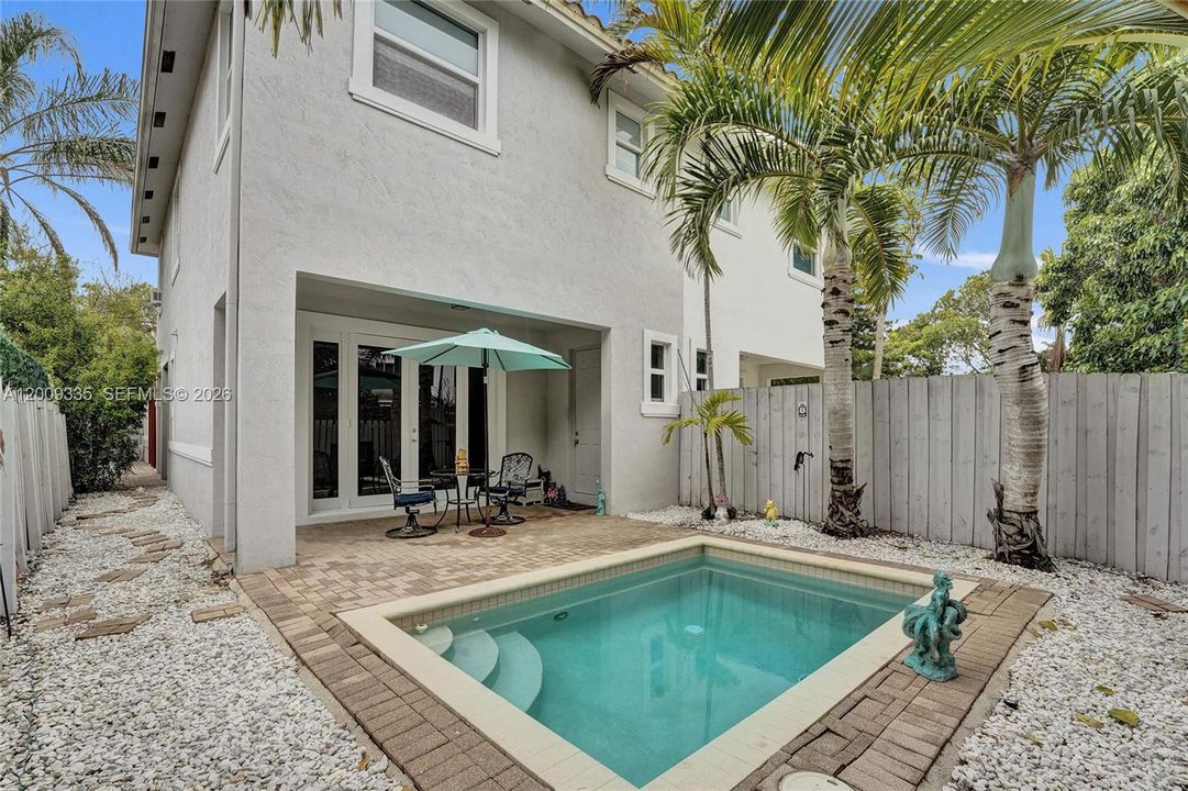 En Venta: $599,000 (3 camas, 2 baños, 2118 Pies cuadrados)