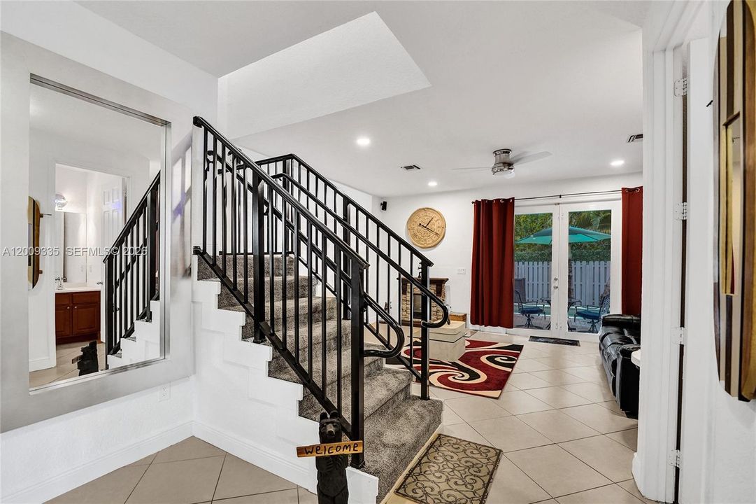 En Venta: $599,000 (3 camas, 2 baños, 2118 Pies cuadrados)